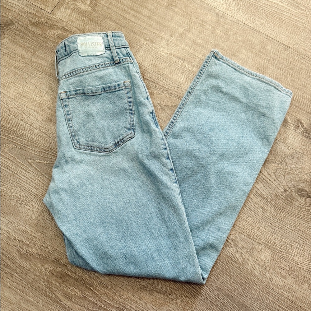 •HOLLISTER• ULTRA HIGH RISE DAD JEANS